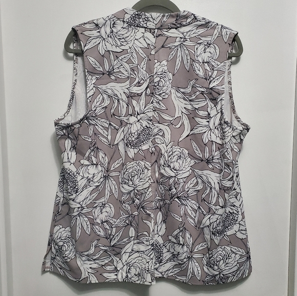 Floral pattern blouse - Picture 2 of 3